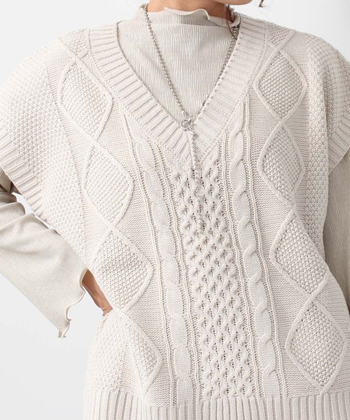 toucher du brise（トゥシェドブリーズ）の「柄編み Vネック ニットベスト（ベスト・レディース・ベージュ/オレンジ/ブラック/ブルー・M）」の3枚目の写真