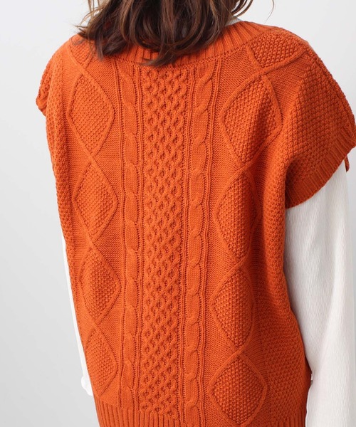toucher du brise（トゥシェドブリーズ）の「柄編み Vネック ニットベスト（ベスト・レディース・ベージュ/オレンジ/ブラック/ブルー・M）」の4枚目の写真