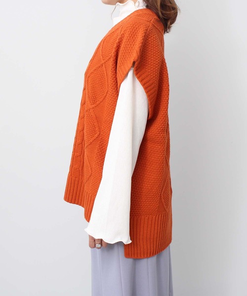 toucher du brise（トゥシェドブリーズ）の「柄編み Vネック ニットベスト（ベスト・レディース・ベージュ/オレンジ/ブラック/ブルー・M）」の16枚目の写真