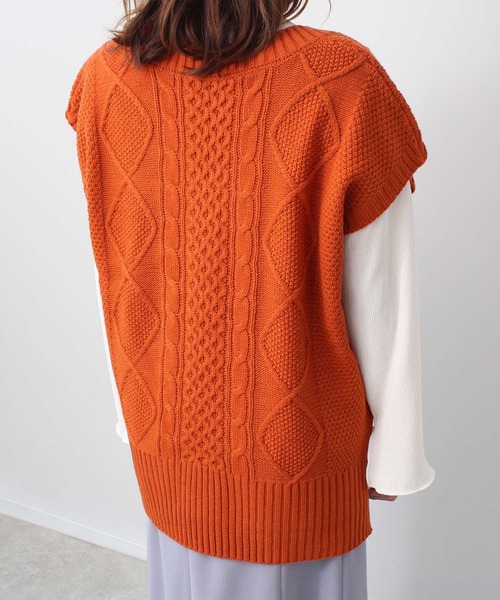 toucher du brise（トゥシェドブリーズ）の「柄編み Vネック ニットベスト（ベスト・レディース・ベージュ/オレンジ/ブラック/ブルー・M）」の17枚目の写真