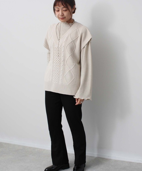 toucher du brise（トゥシェドブリーズ）の「柄編み Vネック ニットベスト（ベスト・レディース・ベージュ/オレンジ/ブラック/ブルー・M）」の10枚目の写真