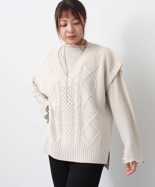 toucher du brise（トゥシェドブリーズ）の「柄編み Vネック ニットベスト（ベスト・レディース・ベージュ/オレンジ/ブラック/ブルー・M）」の8枚目の写真