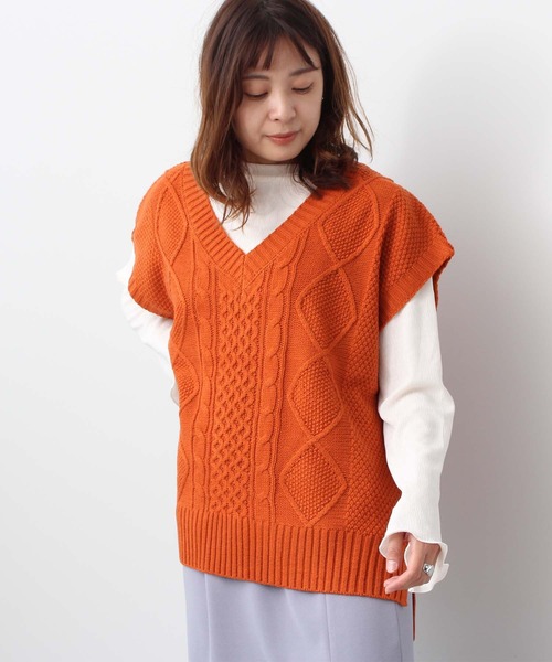 toucher du brise（トゥシェドブリーズ）の「柄編み Vネック ニットベスト（ベスト・レディース・ベージュ/オレンジ/ブラック/ブルー・M）」の20枚目の写真