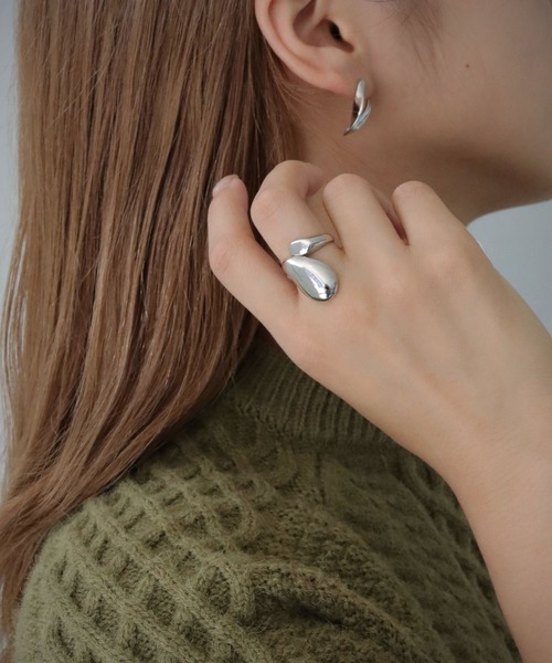 CLEIO（クレイオ）の「【cheriella】2wayティアドロップフォークリング（リング・レディース・シルバー/ゴールド・FREE）」の2枚目の写真