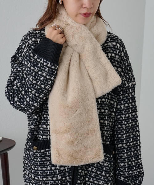 COLONY 2139（コロニートゥーワンスリーナイン）の「フェイクエコファーマフラー（マフラー・レディース・モカ/アイボリー/ブラック/グレイッシュベージュ・FREE）」の4枚目の写真