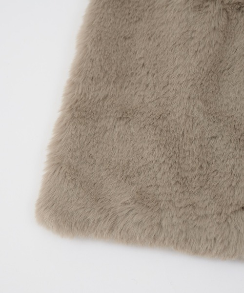 COLONY 2139（コロニートゥーワンスリーナイン）の「フェイクエコファーマフラー（マフラー・レディース・モカ/アイボリー/ブラック/グレイッシュベージュ・FREE）」の9枚目の写真