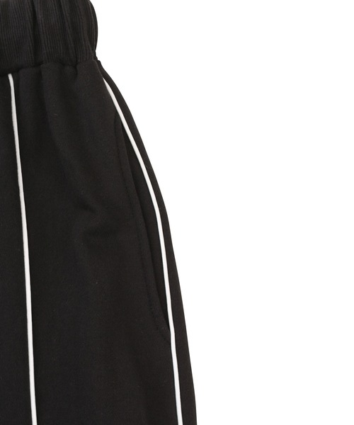 PUNYUS(プニュズ)の「パイピングスウェットパンツ(スウェットパンツ・レディース・グリーン/グレー/ブラック・1/2/3/4)」の13枚目の写真