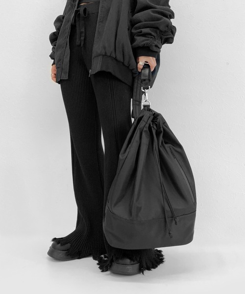 LVEU.(ラブユ.)の「【LVEU.】2way巾着リュックサック / バッグ 鞄 BAG リュック リュックサック バックパック 巾着 ショルダー メッセンジャー ワンショルダー 2way ブラック ZOZOTOWN限定(バックパック/リュック・レディース・ブラック・FREE)」の19枚目の写真