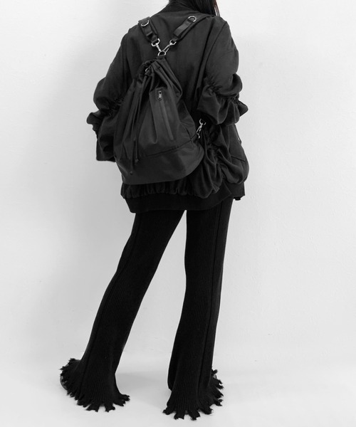 LVEU.(ラブユ.)の「【LVEU.】2way巾着リュックサック / バッグ 鞄 BAG リュック リュックサック バックパック 巾着 ショルダー メッセンジャー ワンショルダー 2way ブラック ZOZOTOWN限定(バックパック/リュック・レディース・ブラック・FREE)」の2枚目の写真