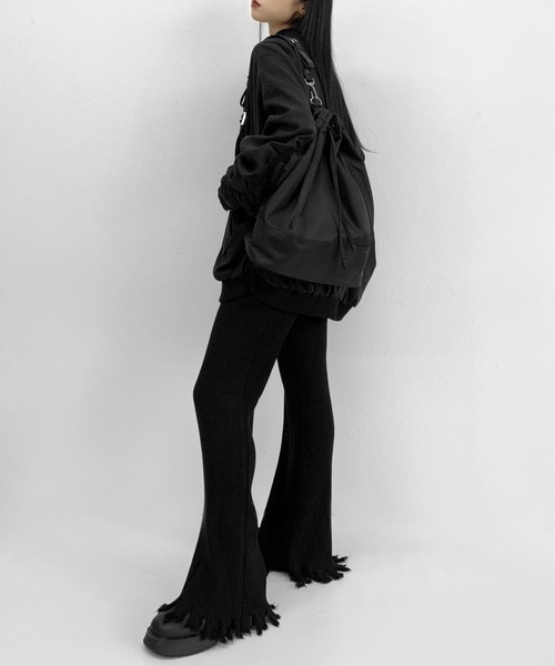 LVEU.(ラブユ.)の「【LVEU.】2way巾着リュックサック / バッグ 鞄 BAG リュック リュックサック バックパック 巾着 ショルダー メッセンジャー ワンショルダー 2way ブラック ZOZOTOWN限定(バックパック/リュック・レディース・ブラック・FREE)」の4枚目の写真