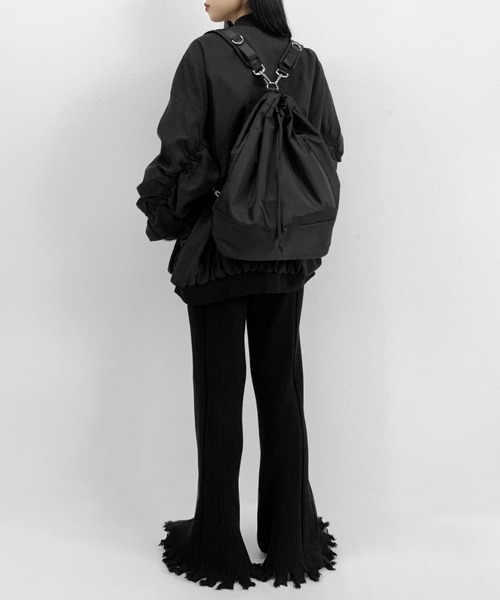 LVEU.(ラブユ.)の「【LVEU.】2way巾着リュックサック / バッグ 鞄 BAG リュック リュックサック バックパック 巾着 ショルダー メッセンジャー ワンショルダー 2way ブラック ZOZOTOWN限定(バックパック/リュック・レディース・ブラック・FREE)」の7枚目の写真