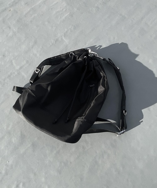 LVEU.(ラブユ.)の「【LVEU.】2way巾着リュックサック / バッグ 鞄 BAG リュック リュックサック バックパック 巾着 ショルダー メッセンジャー ワンショルダー 2way ブラック ZOZOTOWN限定(バックパック/リュック・レディース・ブラック・FREE)」の9枚目の写真