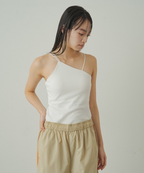 earthy（アーシー）の「earthy_ワンショル3ストラップキャミソール（キャミソール・レディース・オフホワイト/ホワイト/ブラック・S）」の4枚目の写真