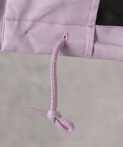CONVERSE(コンバース)の「CONVERSE コンバース 撥水ワンポイントロゴ刺繍マウンテンパーカー(マウンテンパーカー・レディース・ブラック/ピンク/ベージュ/グリーン・M/L)」の17枚目の写真