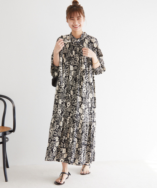 JOURNAL STANDARD relume（ジャーナルスタンダード　レリューム）の「《追加》レトロフラワープリントボウタイギャザーワンピース（ワンピース・レディース・ブラック/グリーン・FREE）」の2枚目の写真