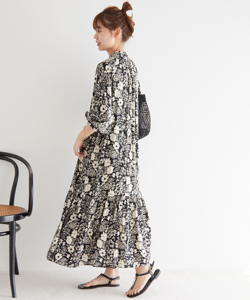 JOURNAL STANDARD relume（ジャーナルスタンダード　レリューム）の「《追加》レトロフラワープリントボウタイギャザーワンピース（ワンピース・レディース・ブラック/グリーン・FREE）」の3枚目の写真