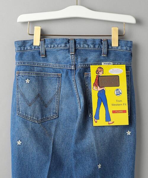 Wrangler（ラングラー）の「【別注】＜Wrangler＞エンブロイダリー フレアデニムパンツ（デニムパンツ・レディース・ライトブルー・M/S）」の6枚目の写真