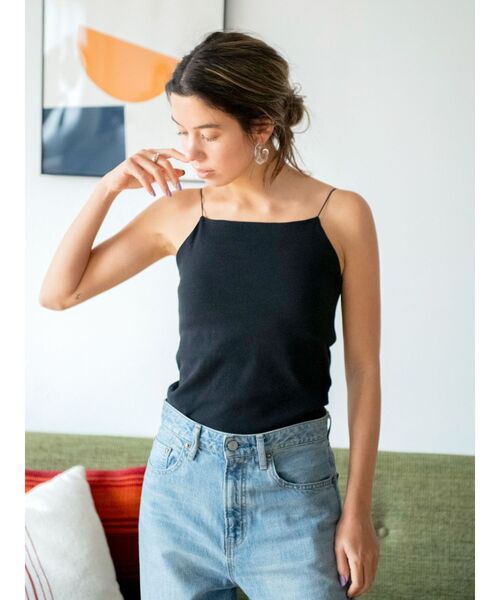 Ungrid(アングリッド)の「パット付きスクエアキャミソール(キャミソール・レディース・ブラック/ベージュ/アイボリー・FREE)」の4枚目の写真