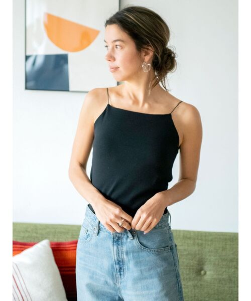 Ungrid(アングリッド)の「パット付きスクエアキャミソール(キャミソール・レディース・ブラック/ベージュ/アイボリー・FREE)」の5枚目の写真