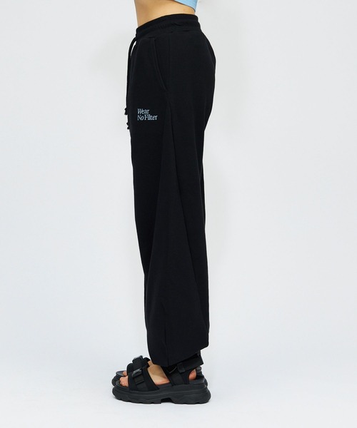 FOREVER 21(フォーエバー トゥエンティーワン)の「Wear No Filter パラシュートパンツ(スウェットパンツ・レディース・オレンジ/ブルー/ピンク/ブラック・SMALL/MEDIUM)」の17枚目の写真