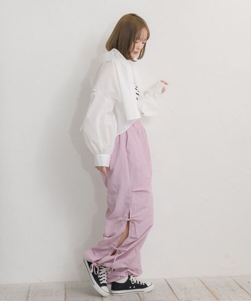 ems excite（エムズエキサイト）の「ブローチ付ショートSH（シャツ/ブラウス・レディース・ホワイト/グレー系その他・FREE）」の3枚目の写真