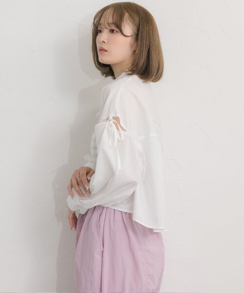 ems excite（エムズエキサイト）の「ブローチ付ショートSH（シャツ/ブラウス・レディース・ホワイト/グレー系その他・FREE）」の13枚目の写真