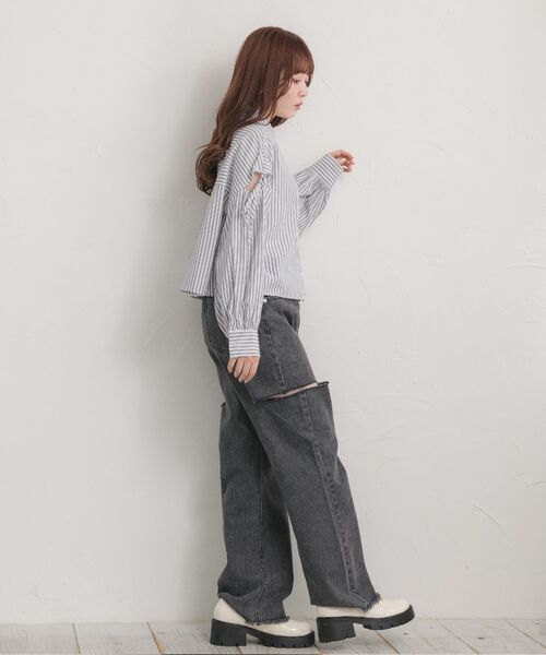 ems excite（エムズエキサイト）の「ブローチ付ショートSH（シャツ/ブラウス・レディース・ホワイト/グレー系その他・FREE）」の5枚目の写真