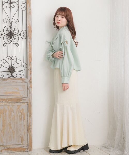 ems excite（エムズエキサイト）の「ブローチ付ショートSH（シャツ/ブラウス・レディース・ホワイト/グレー系その他・FREE）」の21枚目の写真