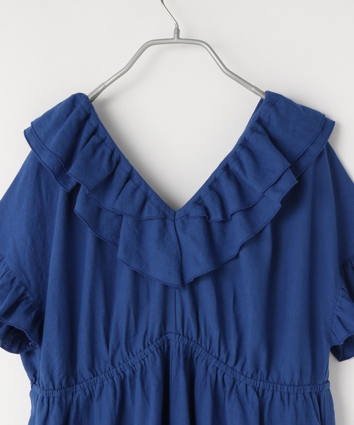yuw（ユウ）の「Ｖネックフリルワンピースショートスリーブ　904883（ワンピース・レディース・ブラック/ブルー・FREE）」の3枚目の写真