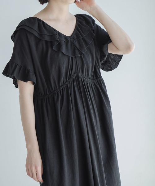 yuw（ユウ）の「Ｖネックフリルワンピースショートスリーブ　904883（ワンピース・レディース・ブラック/ブルー・FREE）」の18枚目の写真