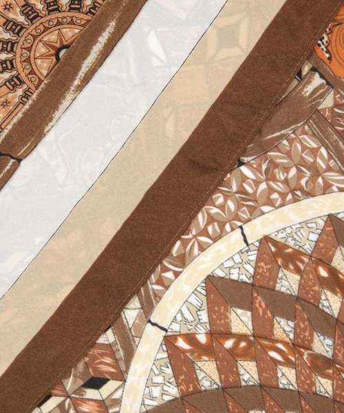 LEPSIM（レプシィム）の「大判柄スカーフ　906386（ストール/ショール・レディース・ブラウン/グリーン/ブルー・ONE SIZE）」の8枚目の写真