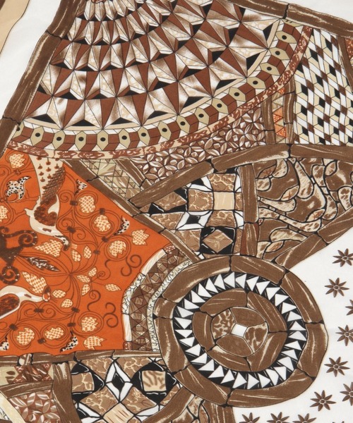 LEPSIM（レプシィム）の「大判柄スカーフ　906386（ストール/ショール・レディース・ブラウン/グリーン/ブルー・ONE SIZE）」の7枚目の写真