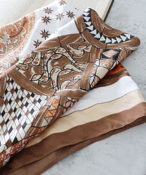 LEPSIM（レプシィム）の「大判柄スカーフ　906386（ストール/ショール・レディース・ブラウン/グリーン/ブルー・ONE SIZE）」の19枚目の写真