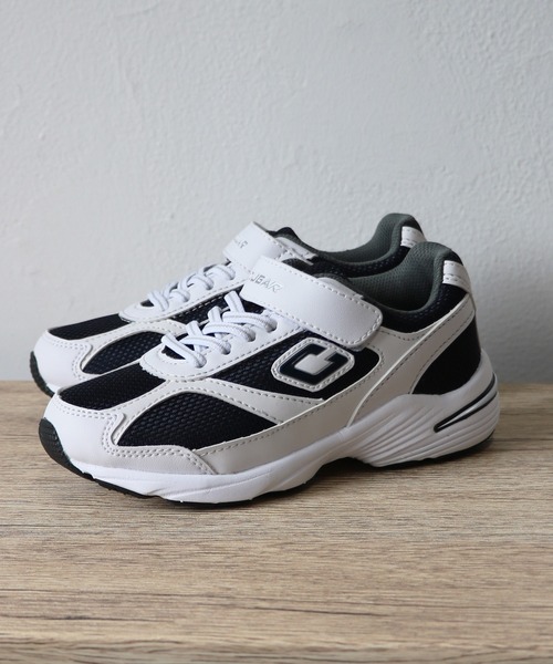 ASAHI SHOES(アサヒシューズ)の「【終了】COUGAR スニーカー(クーガー J003WS)(スニーカー・キッズ・ホワイト×ネイビー/ブラック×ブラック/ホワイト×ホワイト/ホワイト系その他・23.5cm/25.5cm/21.5cm/22.0cm/24.0cm/20.0cm/26.0cm/24.5cm/22.5cm/23.0cm/25.0cm/21.0cm/19.0cm)」の3枚目の写真