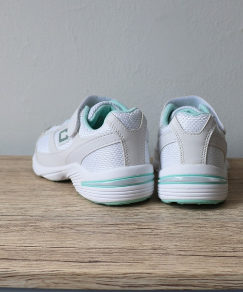 ASAHI SHOES(アサヒシューズ)の「【終了】COUGAR スニーカー(クーガー J003WS)(スニーカー・キッズ・ホワイト×ネイビー/ブラック×ブラック/ホワイト×ホワイト/ホワイト系その他・23.5cm/25.5cm/21.5cm/22.0cm/24.0cm/20.0cm/26.0cm/24.5cm/22.5cm/23.0cm/25.0cm/21.0cm/19.0cm)」の9枚目の写真