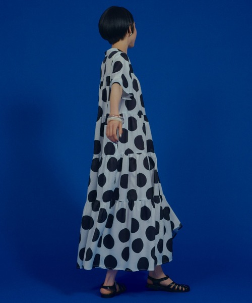 manana suerte(マニャーナスエルテ)の「サイズ展開あり BIG DOTティアードワンピース(ワンピース・レディース・ホワイト/ブラック・FREE/0)」の7枚目の写真