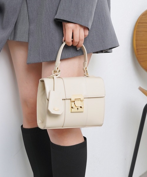 Chico（チコ）の「クラシックミニスクエアバッグ（ショルダーバッグ