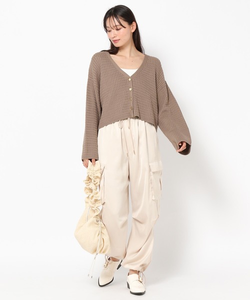 mysty woman（ミスティウーマン）の「ミニケーブルメタルボタンカーデ972191（カーディガン/ボレロ・レディース・ブラック/オフホワイト/グリーン/モカ・FREE）」の5枚目の写真