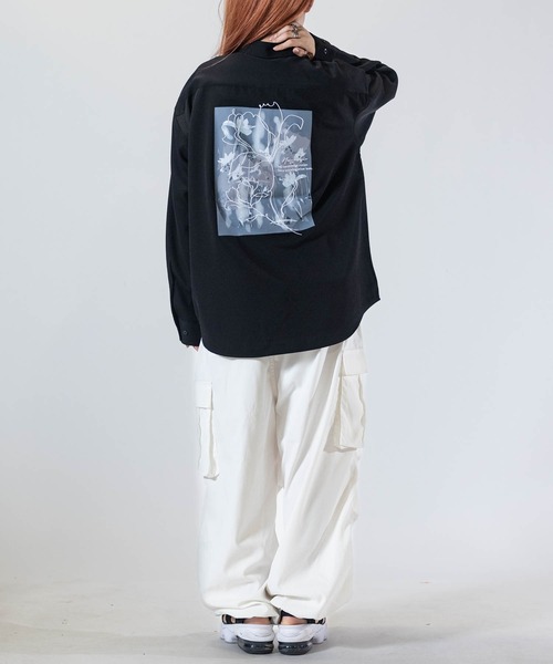 Naive magic（ナイーブマジック）の「【a】ナチュラルストレッチポリエステル フラワーエンブロイダリー バルーンスリーブ スリットシャツ 長袖（シャツ/ブラウス・メンズ・ホワイト/ブルー/ダークグレー/グレイッシュベージュ/ブラック/モカ・LARGE/MEDIUM/X-LARGE）」の20枚目の写真