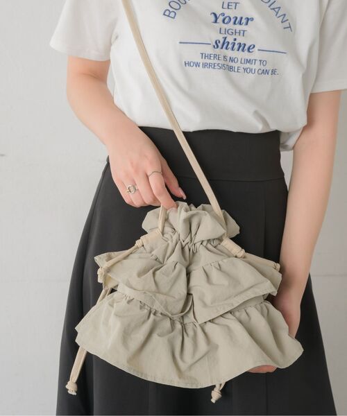 RETRO GIRL（レトロガール）の「フリル巾着ショルダーバッグ（ショルダーバッグ・レディース・ブラック/ナチュラル/ライトグレー・ONE SIZE）」の3枚目の写真