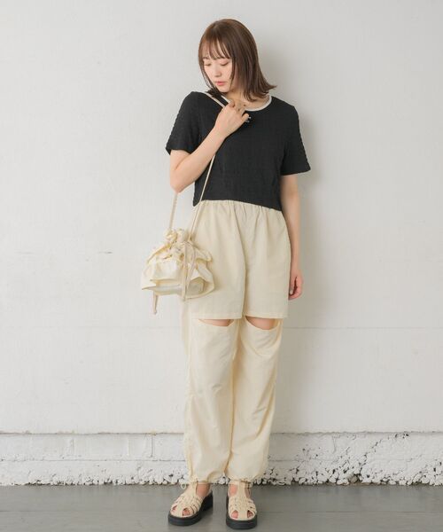 RETRO GIRL（レトロガール）の「フリル巾着ショルダーバッグ（ショルダーバッグ・レディース・ブラック/ナチュラル/ライトグレー・ONE SIZE）」の8枚目の写真