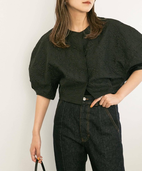 KBF（ケイビーエフ）の「ジャガードショートトップス（シャツ/ブラウス・レディース・オフホワイト/ブラック・ONE）」の11枚目の写真