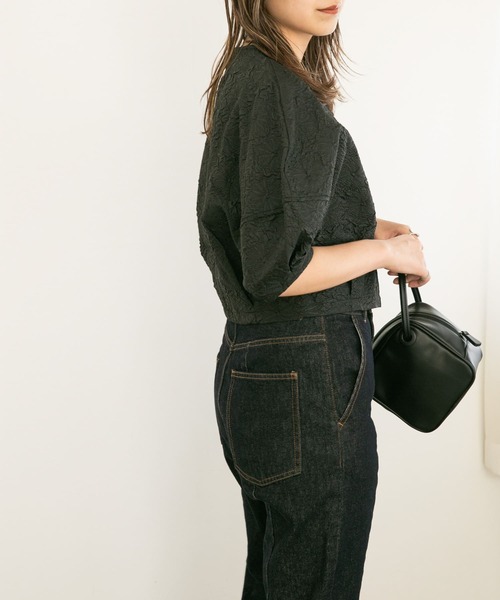 KBF（ケイビーエフ）の「ジャガードショートトップス（シャツ/ブラウス・レディース・オフホワイト/ブラック・ONE）」の3枚目の写真