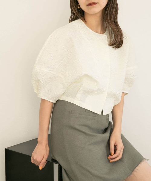 KBF（ケイビーエフ）の「ジャガードショートトップス（シャツ/ブラウス・レディース・オフホワイト/ブラック・ONE）」の20枚目の写真