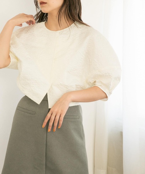 KBF（ケイビーエフ）の「ジャガードショートトップス（シャツ/ブラウス・レディース・オフホワイト/ブラック・ONE）」の9枚目の写真