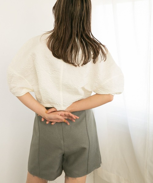 KBF（ケイビーエフ）の「ジャガードショートトップス（シャツ/ブラウス・レディース・オフホワイト/ブラック・ONE）」の17枚目の写真