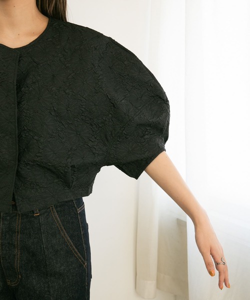 KBF（ケイビーエフ）の「ジャガードショートトップス（シャツ/ブラウス・レディース・オフホワイト/ブラック・ONE）」の22枚目の写真