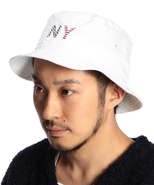 B:MING by BEAMS(ビーミングバイビームス)の「ビーミング by ビームス / NY Bucket HAT(ハット・メンズ・ホワイト/ネイビー・ONE SIZE)」の1枚目の写真