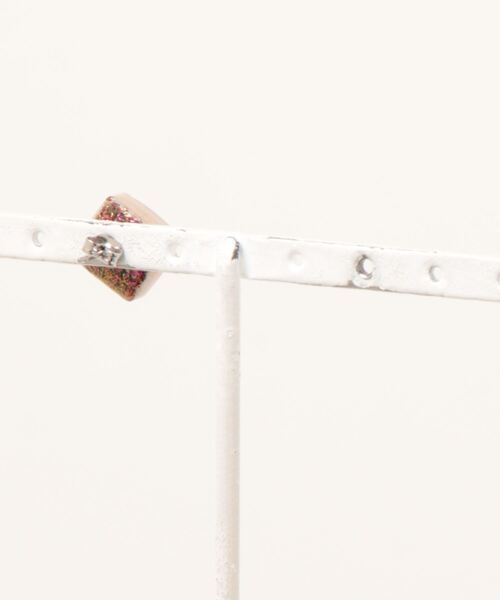 tone(トーン)の「【Willija】金属アレルギー対応《3Taily leaf》美濃焼タイルピアス(MA)(ピアス(両耳用)・レディース・シルバー/ゴールド・FREE)」の3枚目の写真