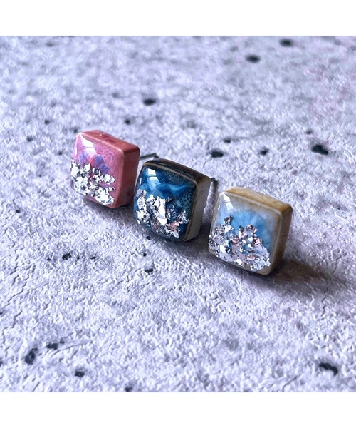 tone(トーン)の「【Willija】金属アレルギー対応《3Taily leaf》美濃焼タイルピアス(MA)(ピアス(両耳用)・レディース・シルバー/ゴールド・FREE)」の1枚目の写真